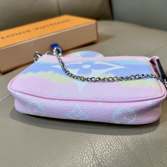 Louis Vuitton🔹Escale pastel mini pochette accessoires only - Picture 9 of 12